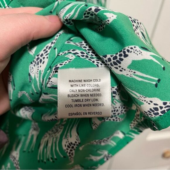 Charter Club Women’s Green Giraffe Animal Print Button Down Shirt size small - Picture 5 of 7